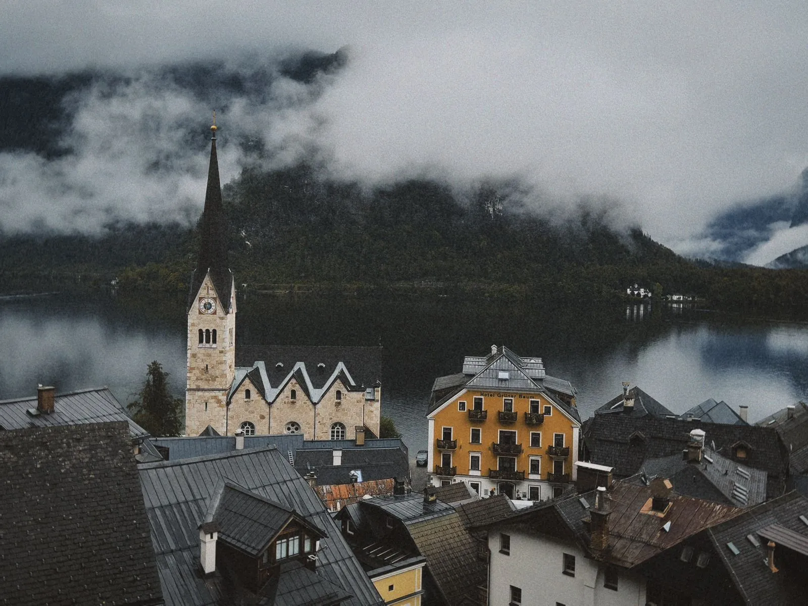 Het historische stadje Hallstatt en zijn zoutmijnen