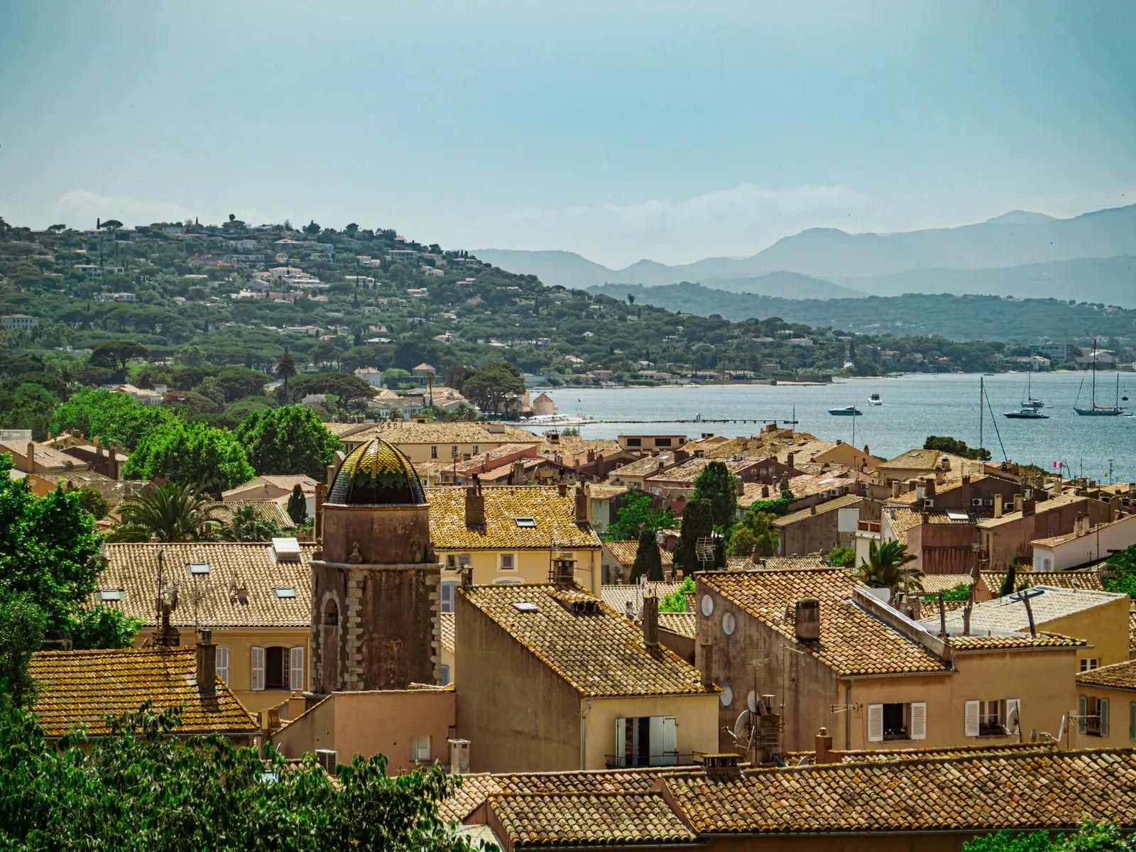 Wandelen met kinderen in de natuur bij Saint-Tropez