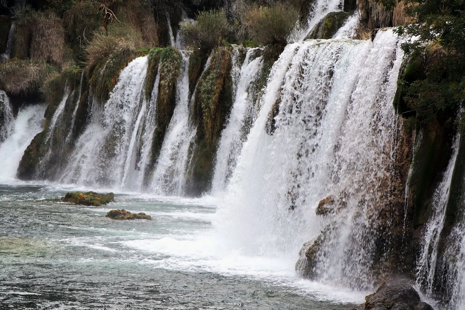 Hoe kom je bij de Skradinski Buk-waterval?