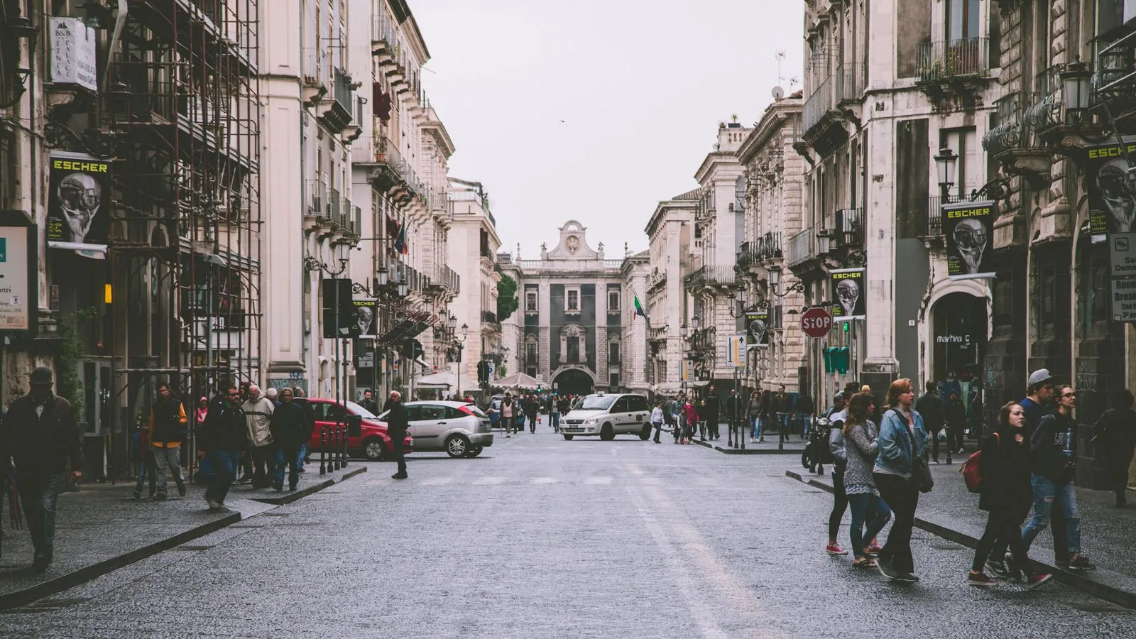 Hoe plan je een wandeling langs de pleinen van Catania