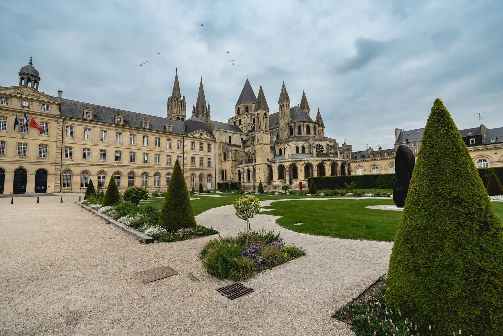 Hoe beïnvloedde Willem de Veroveraar de stad Caen?