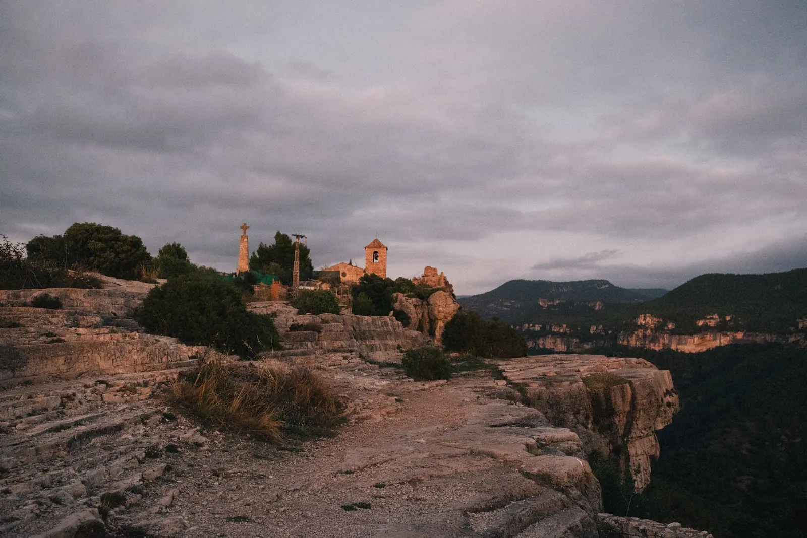 Wandelroute langs de spectaculaire kliffen van Siurana