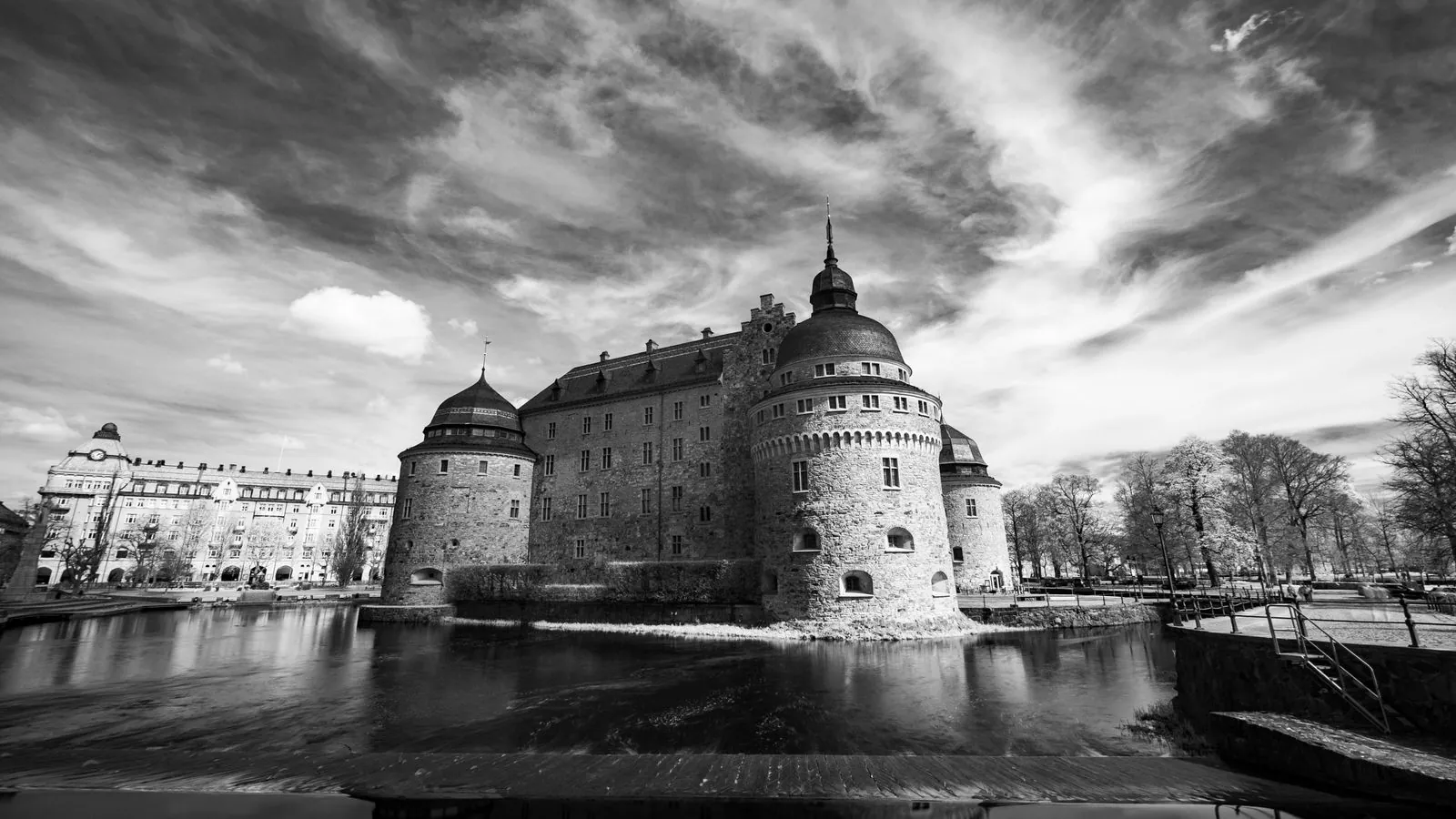 Familiepret op het water: boottocht op de Svartån rivier