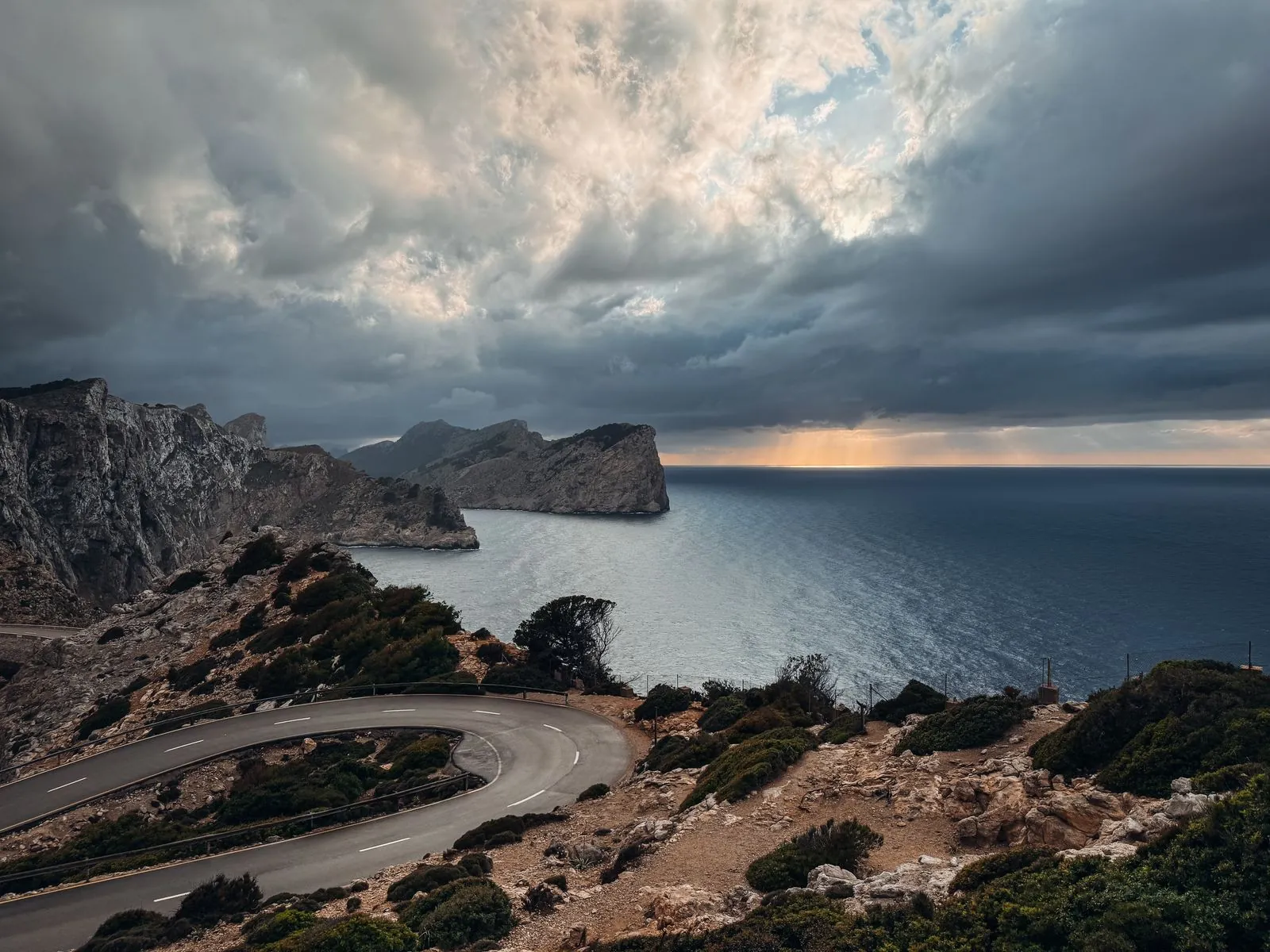 Toplocaties op Ibiza voor zonsondergang met uitzicht