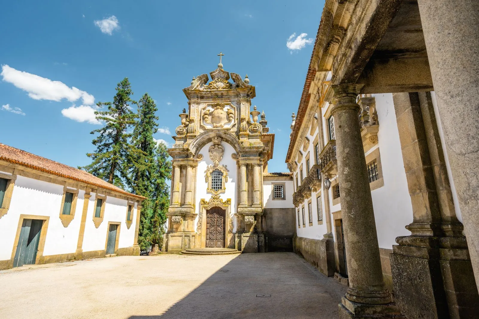 De historische architectuur van de kathedraal van Vila Real