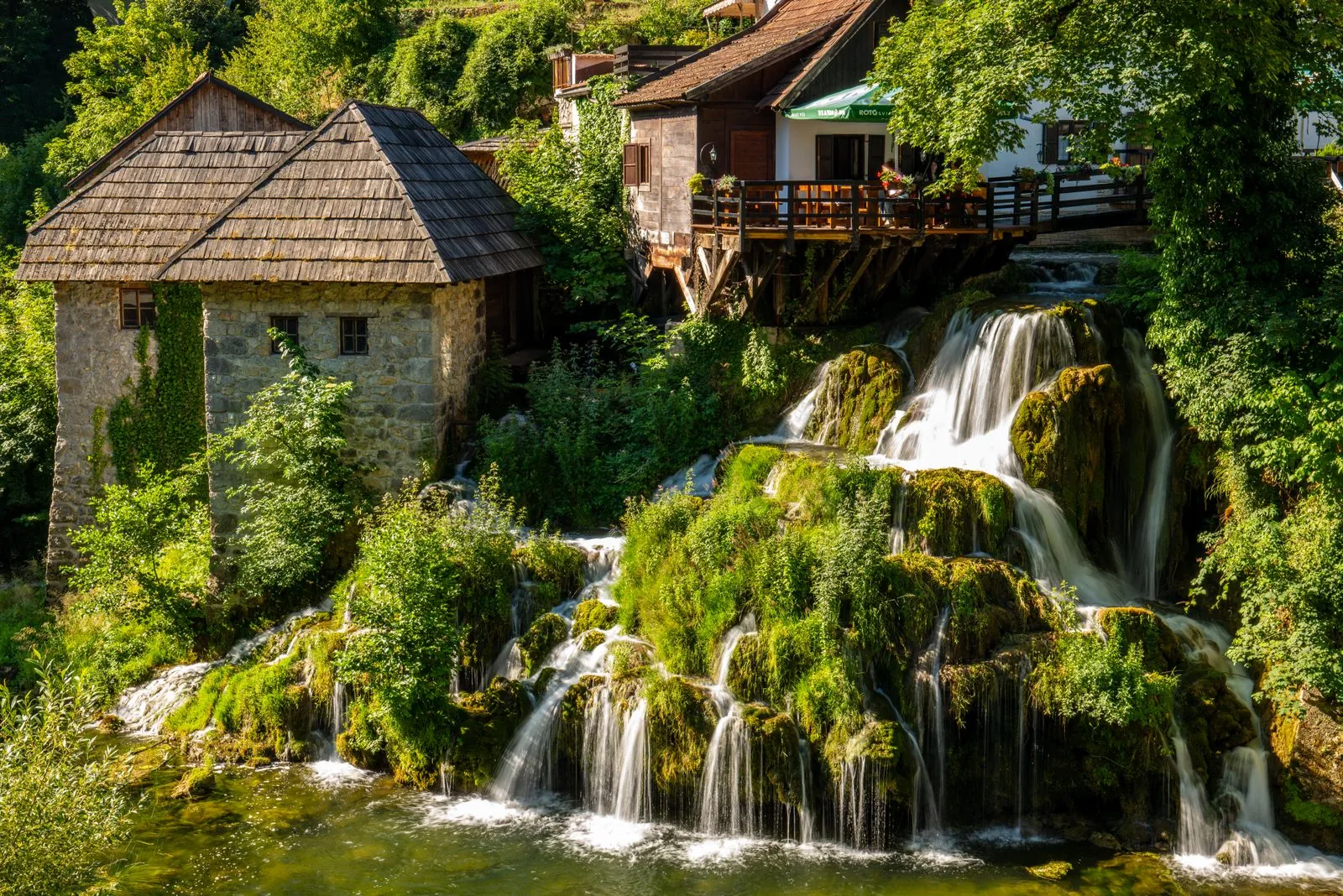 Wat maakt gastenverblijf Korana Village speciaal?