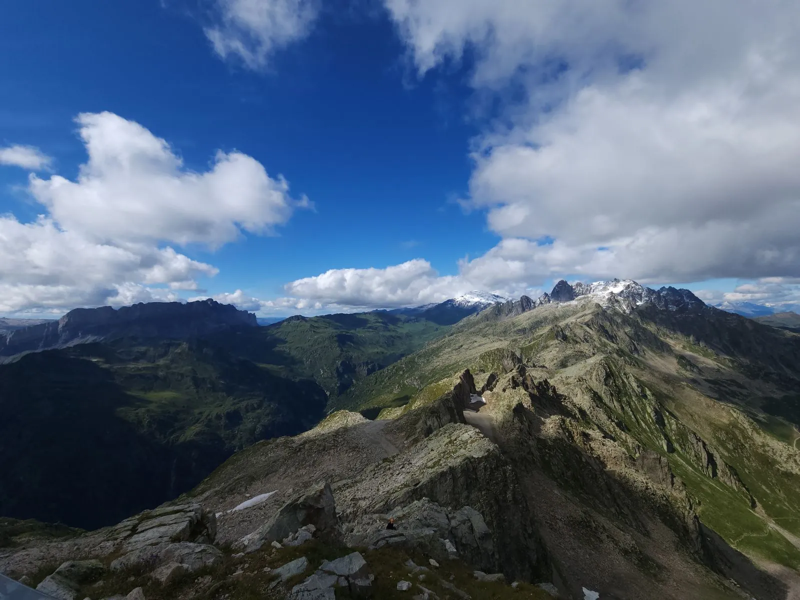 Wat zijn populaire wandelroutes in de omgeving van Chamonix
