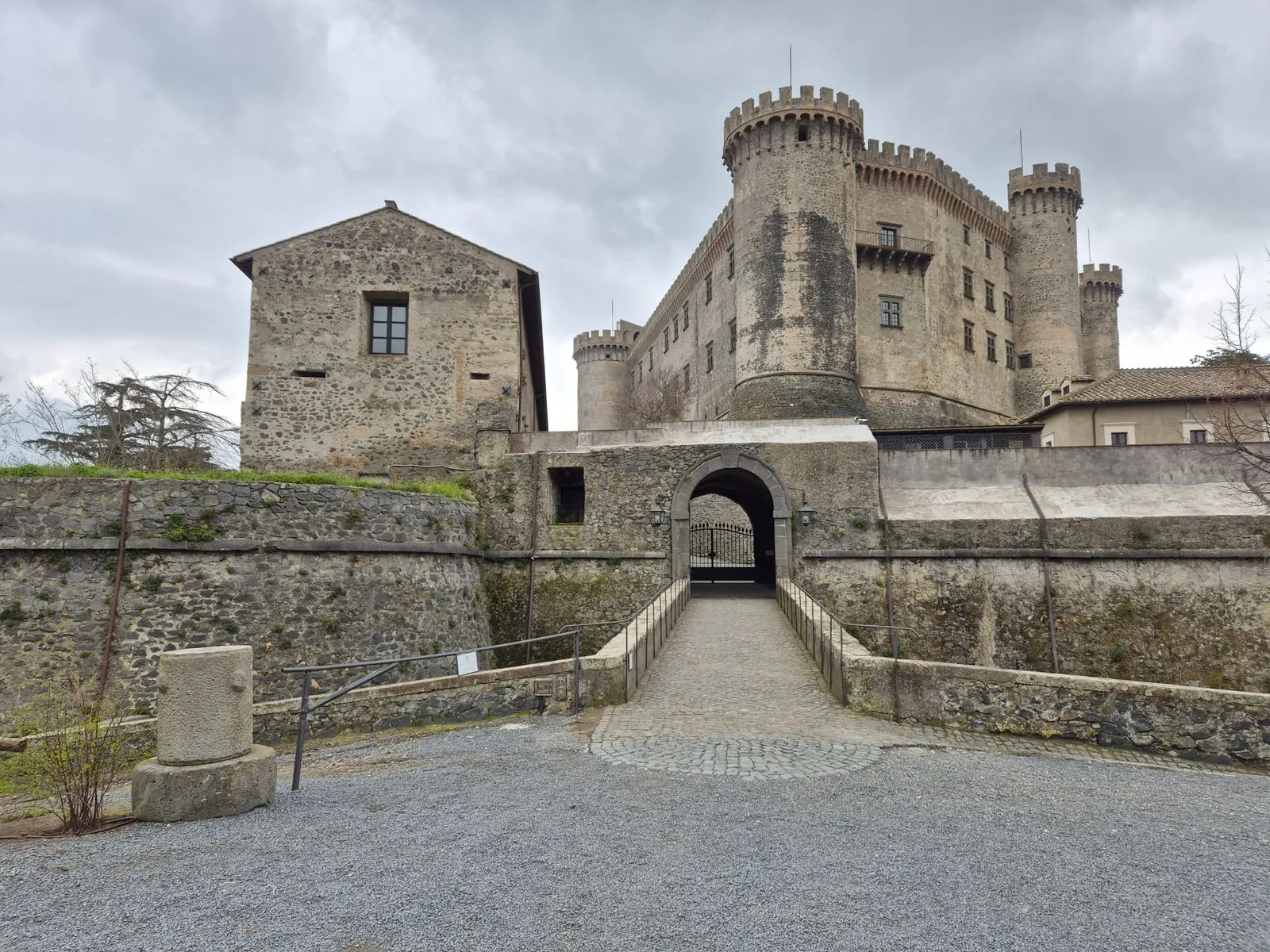 Het  Bracciano-meer en zijn kasteel