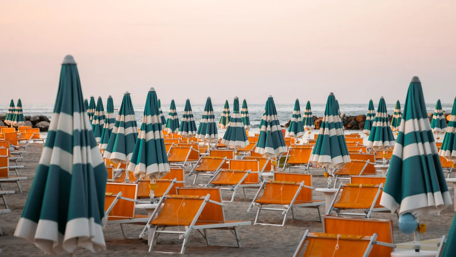 Zandkastelen bouwen op de stranden van Rimini