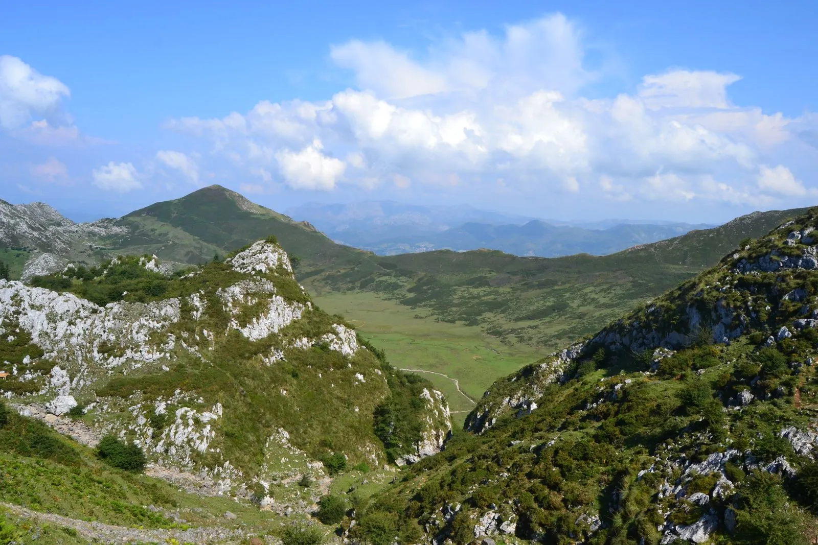 Wandelen in de vallei van de Gándara-rivier