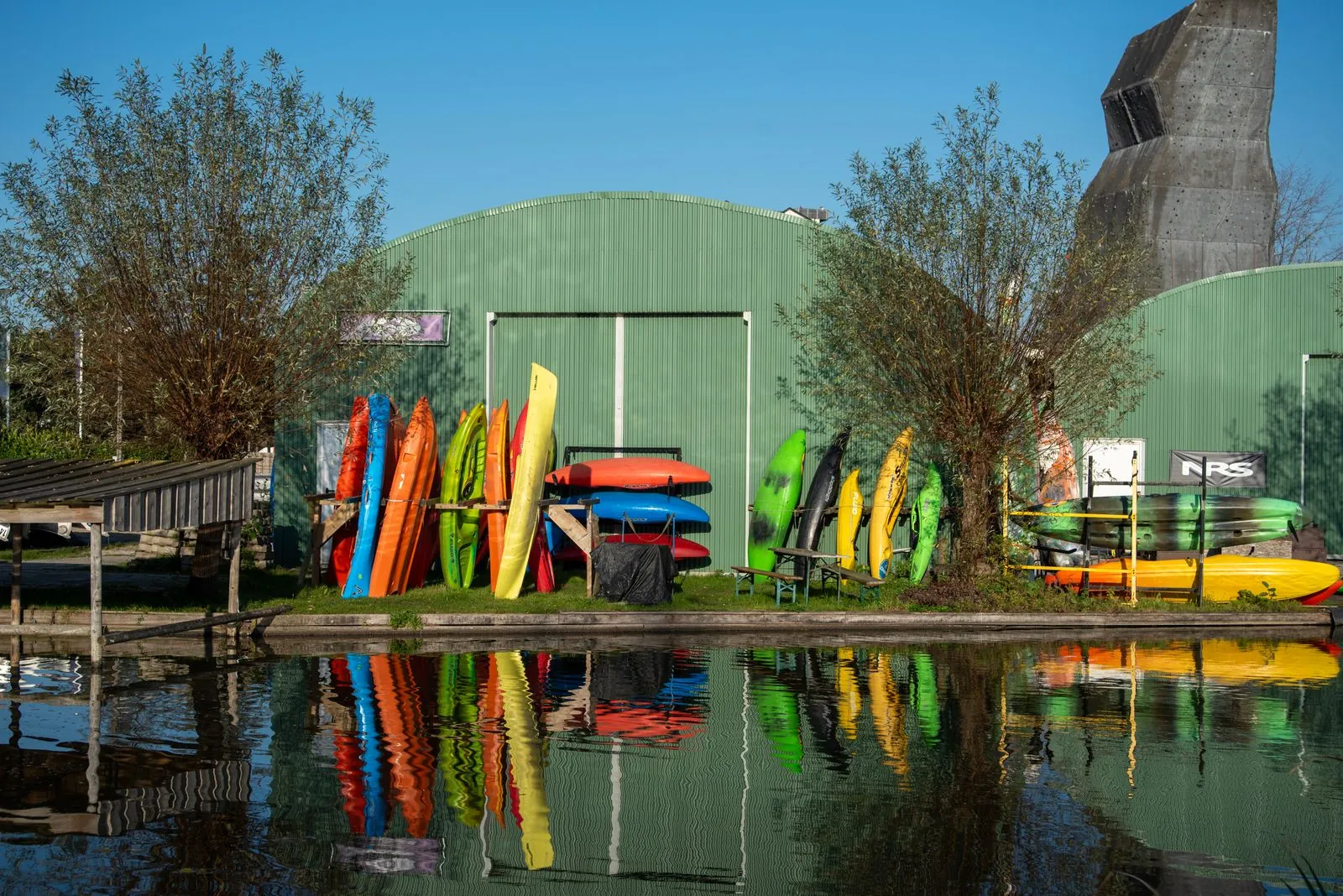 Kanoën in de smalle kreken van de Biesbosch