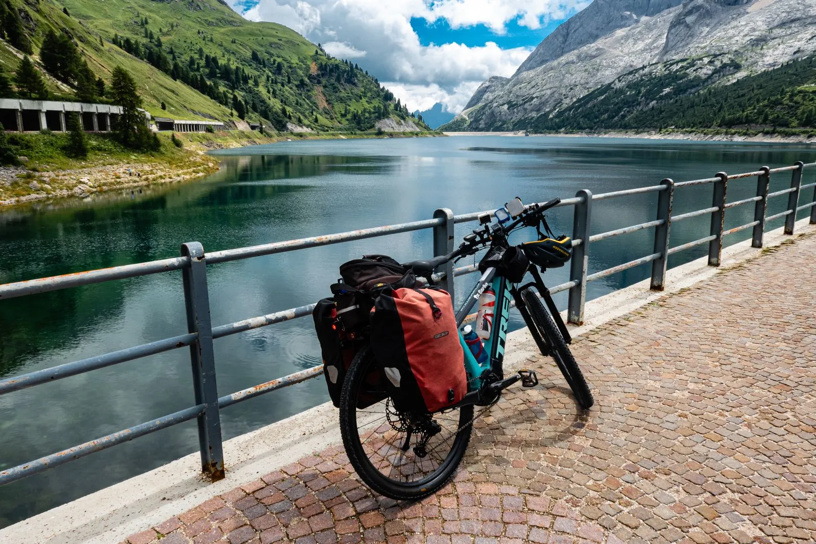 Fietsen langs het Trasimeense meer