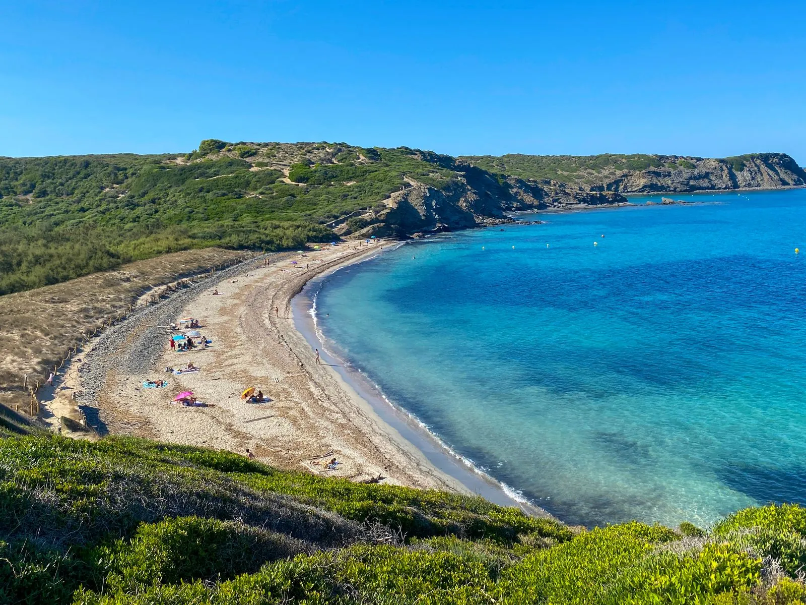 Waarom is Cala Pregonda zo rustig?