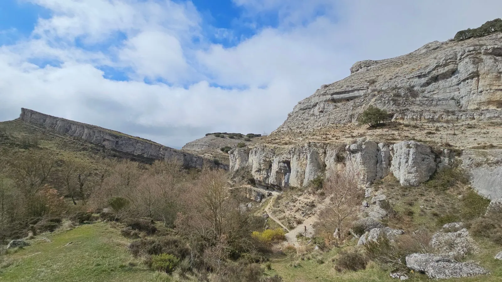 Wandelen naar de top van de Santa Clara-berg in Sierra de Gata