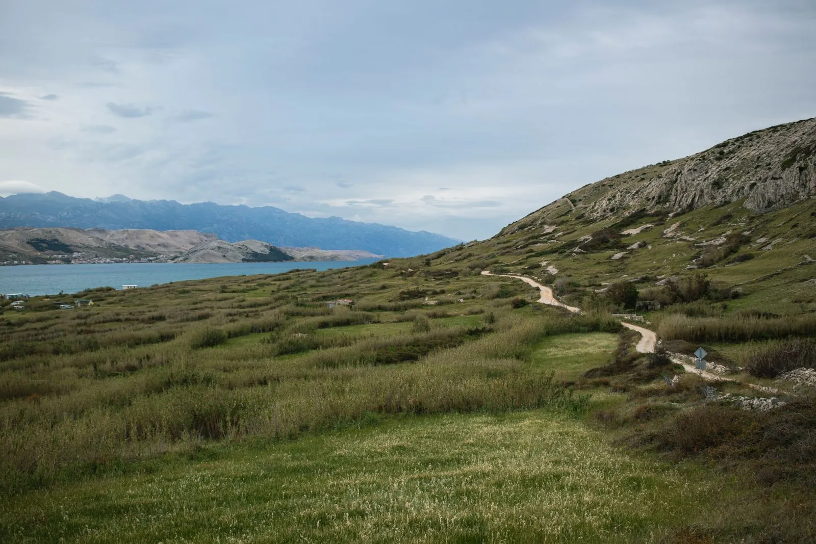 Wandelroutes langs de kust van Pag