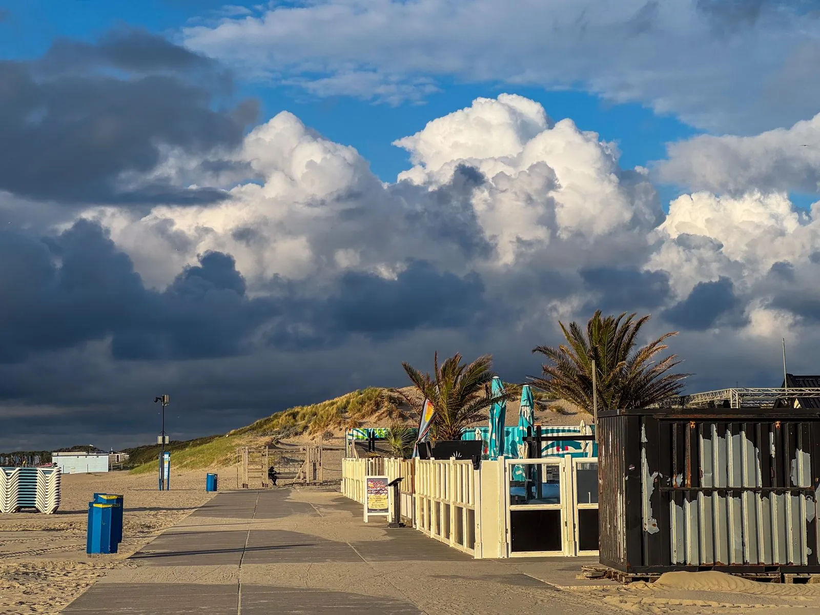Wat maakt het strand van Monster bijzonder?