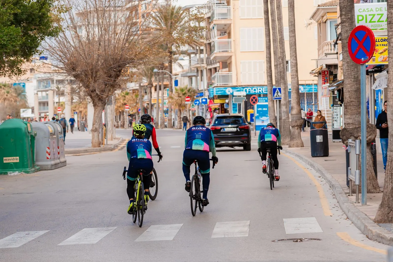 Fietsen door de oude binnenstad van Palma de Mallorca