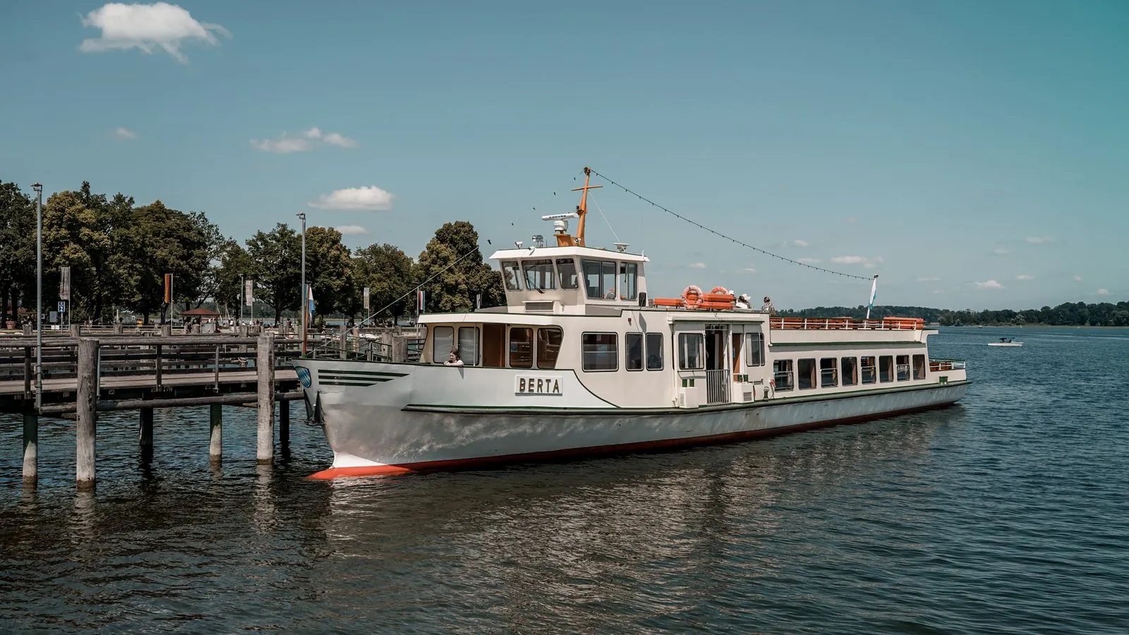 Hoe bereik je Herrenchiemsee per veerboot?