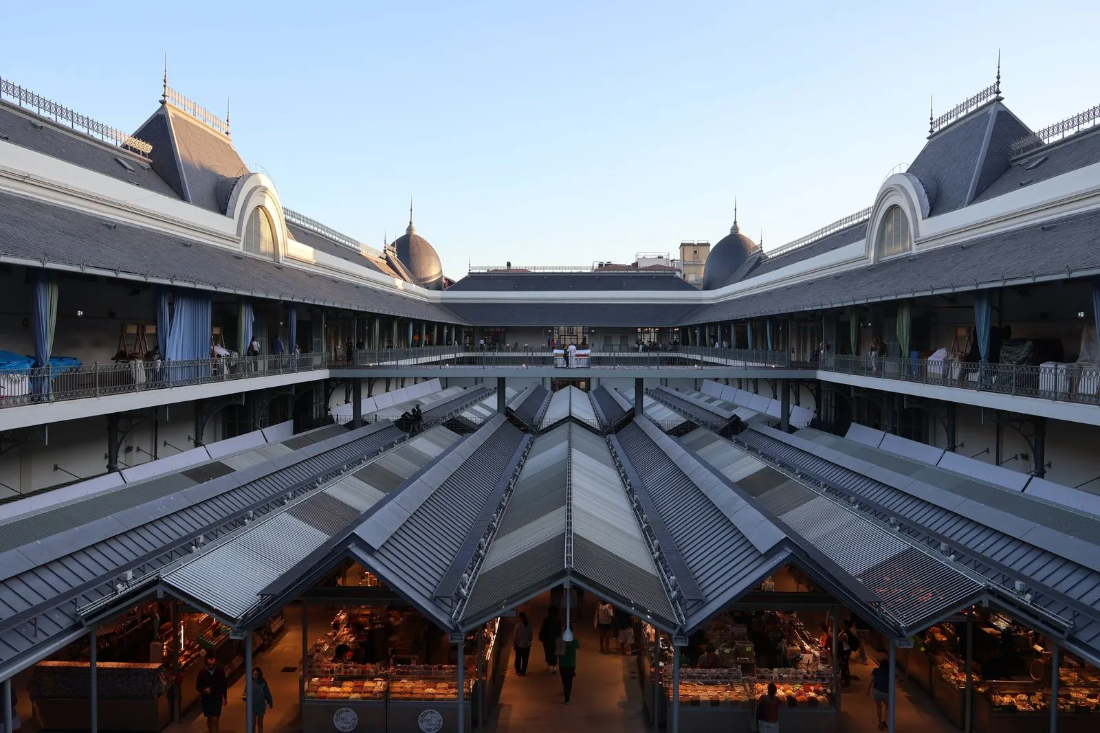Welke markten in Lyon zijn populair bij locals
