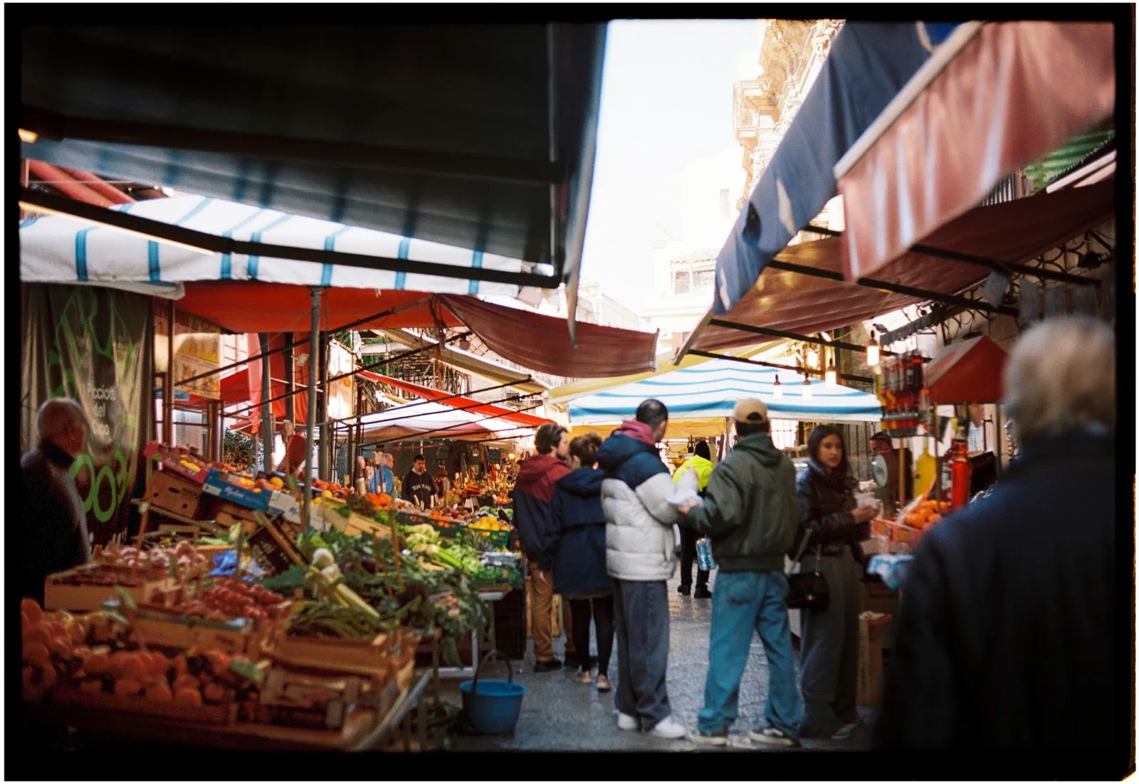 Hoe ontdek je de markt en sfeer van Vucciria te voet