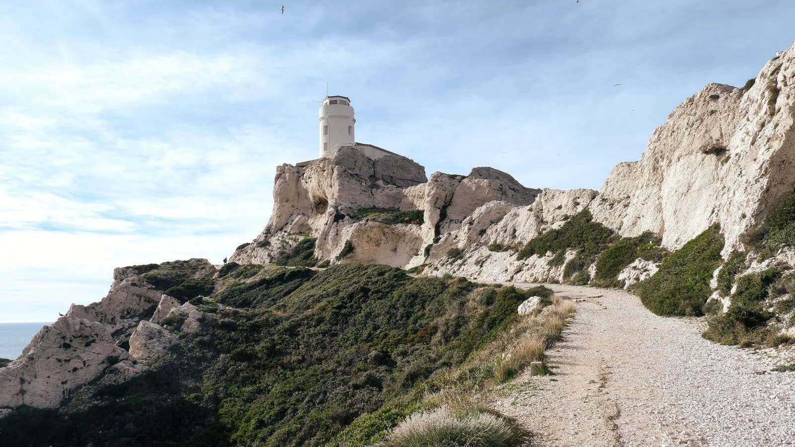 Wat zijn veilige wandelroutes bij de kliffen van Marseille