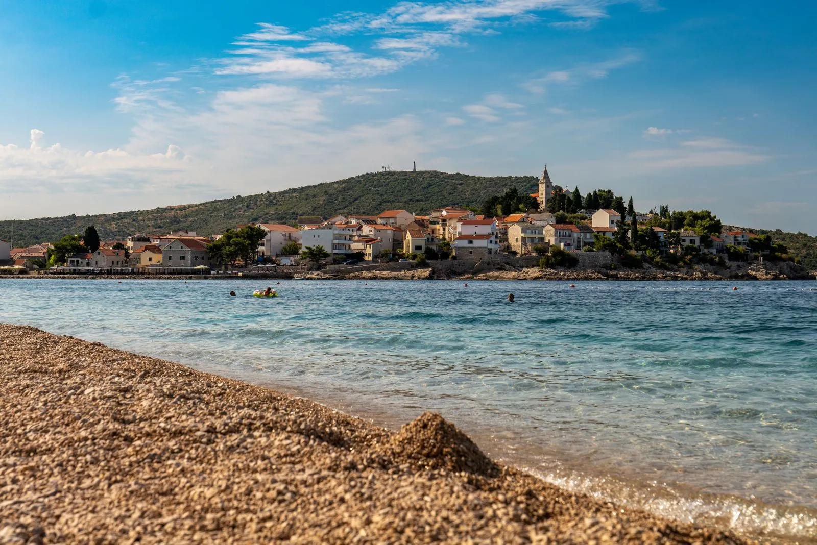 Ontdek de kindvriendelijke stranden van Šibenik