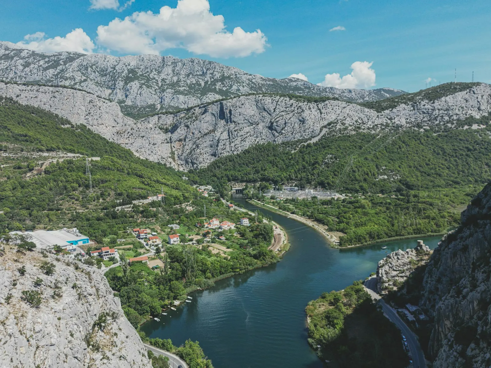 Wandelen langs de rivier Mirna