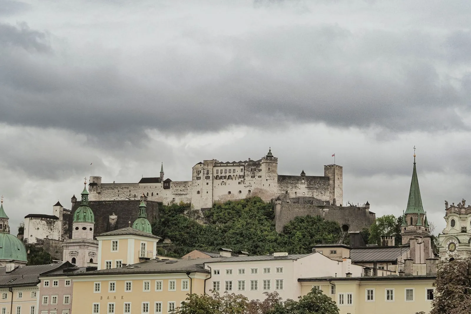 Het uitzicht vanaf de vesting Hohensalzburg