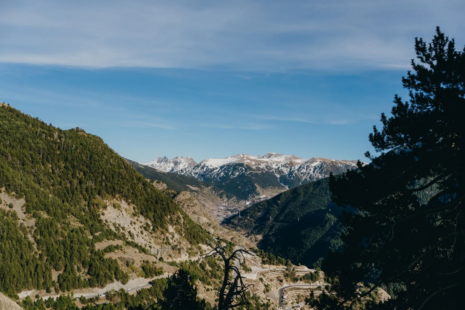 Zomerse wandelingen met uitzicht op de Pyreneeën