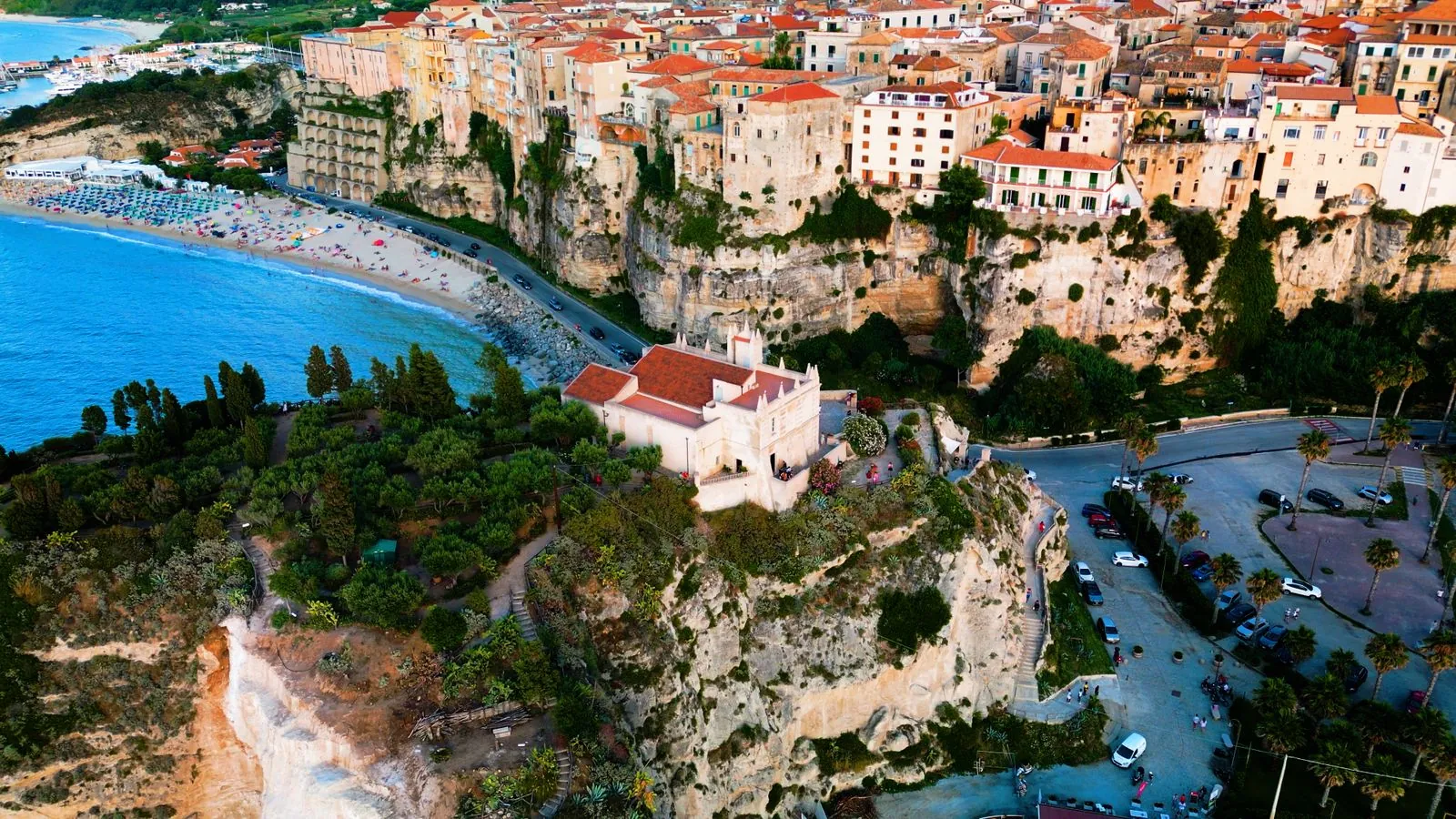 De indrukwekkende klif van Tropea, het uitzicht op de Tyrrheense Zee