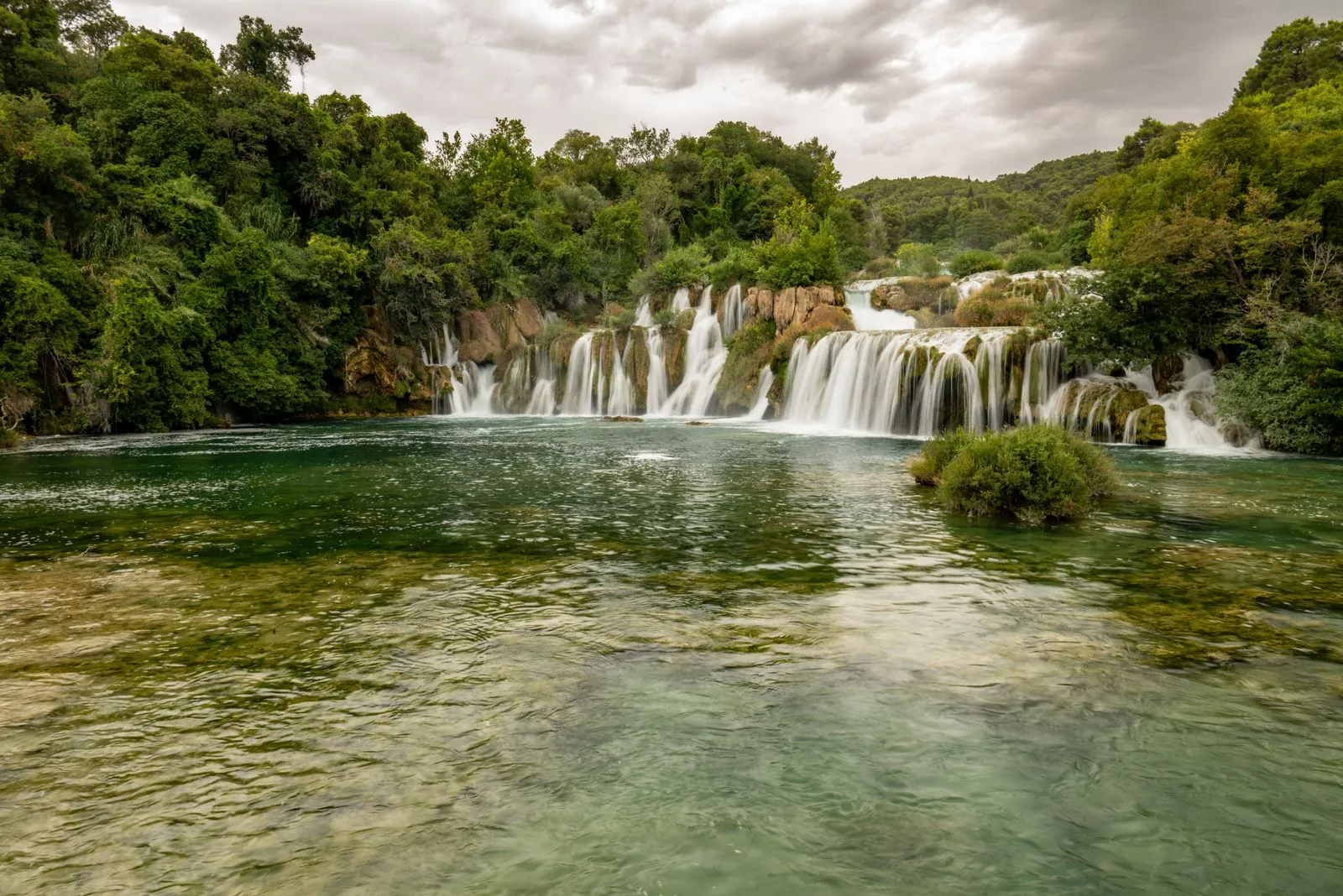 Bezoek aan eiland Visovac in het Krka-meer