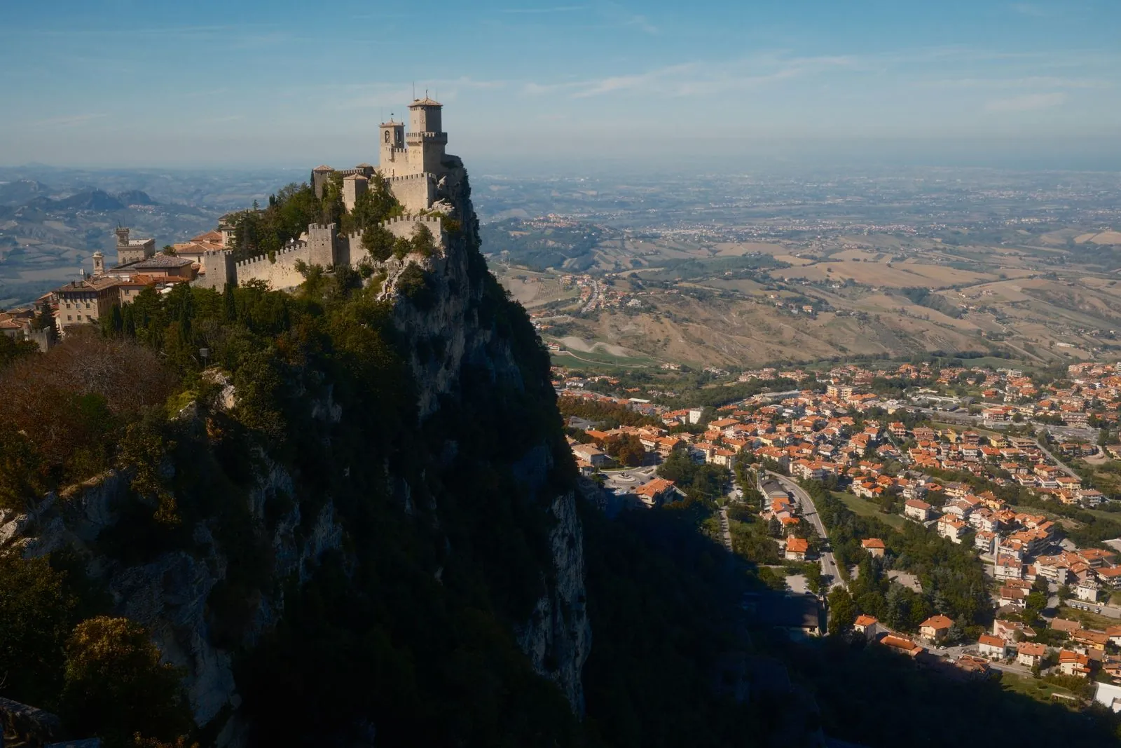 Wandelen door het  landschap rondom San Marino