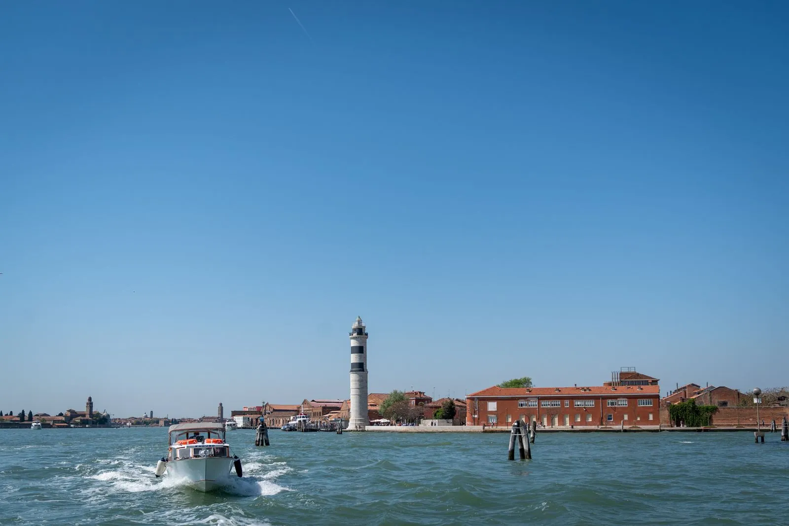 Zijn er boottochten met vaste stops bij Murano en Burano