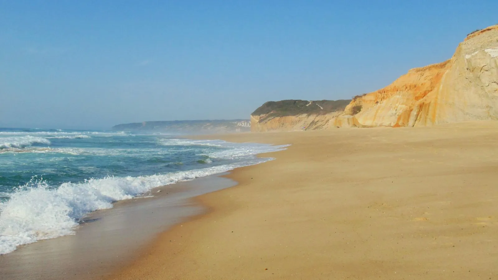 Het strand van Praia da Vieira: zon, zee en zandkastelen bouwen