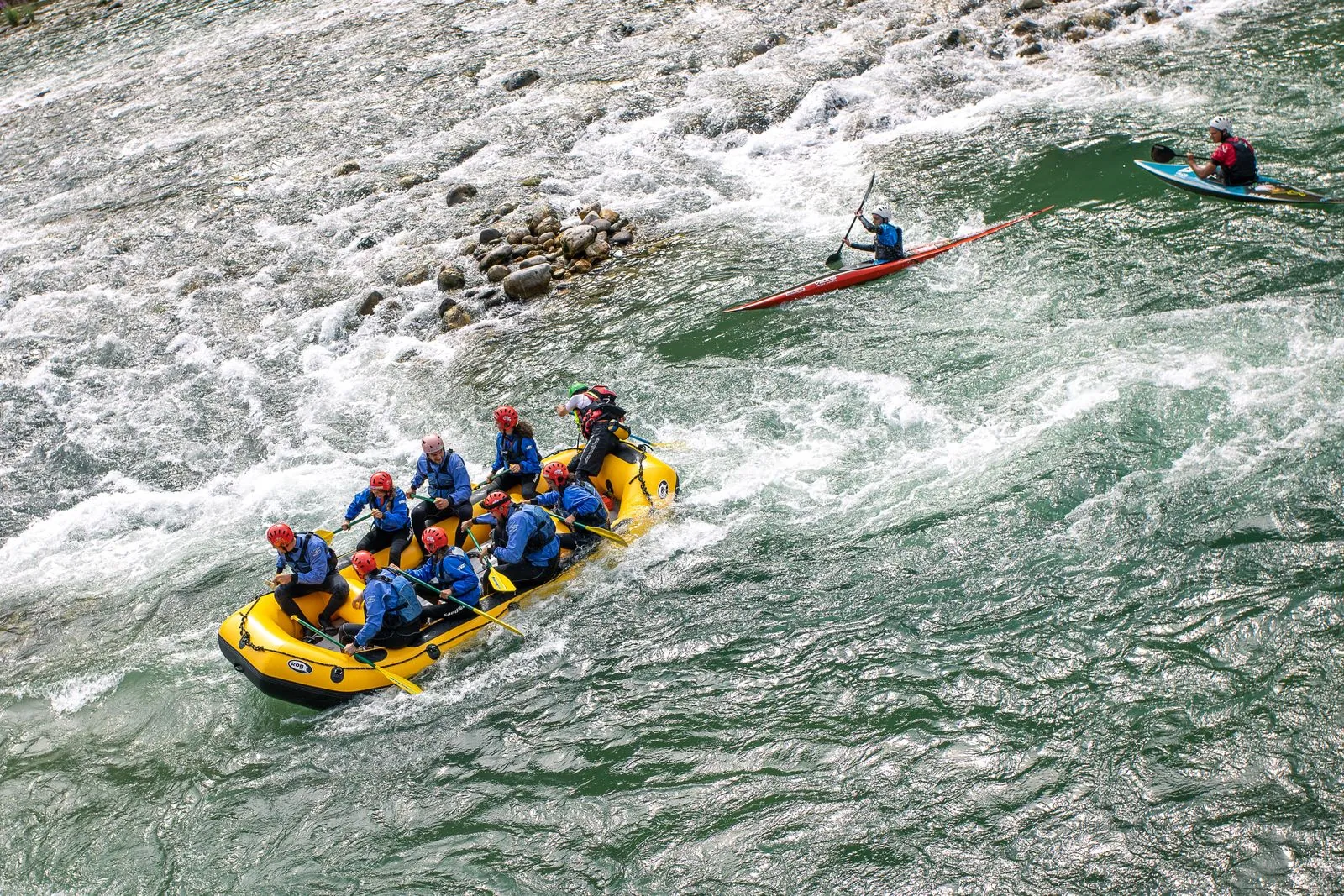 Avontuurlijk kanoën op de rivier Lao