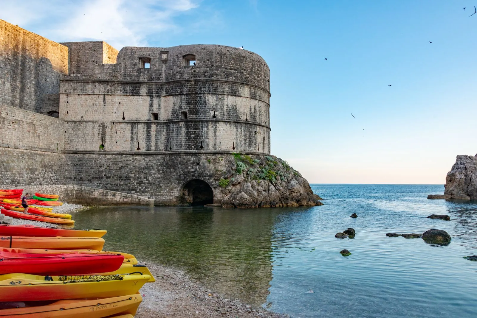 Kajakken langs de kust van Hvar met kinderen